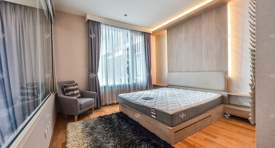 For rent 2 bedrooms condo in Sathon, Bangkok