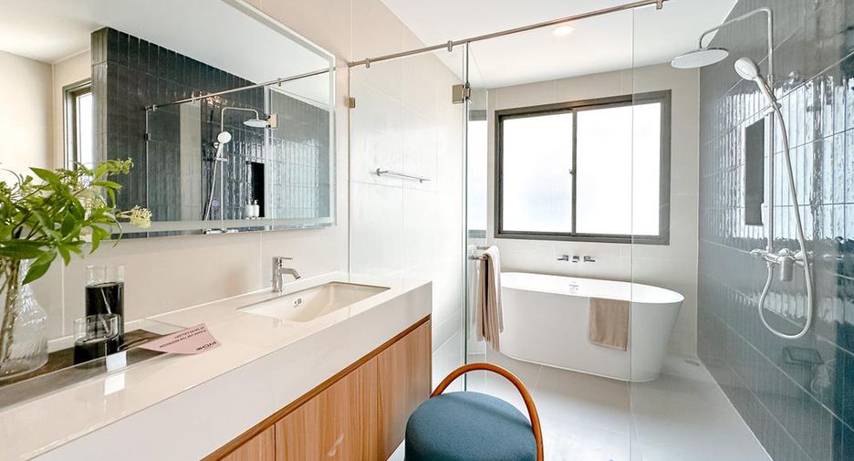 Haus zum Kauf mit 4 Zimmer in Bang Lamung, Chonburi