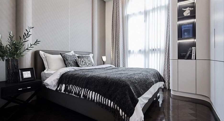 For sale 4 bedrooms house in Watthana, Bangkok