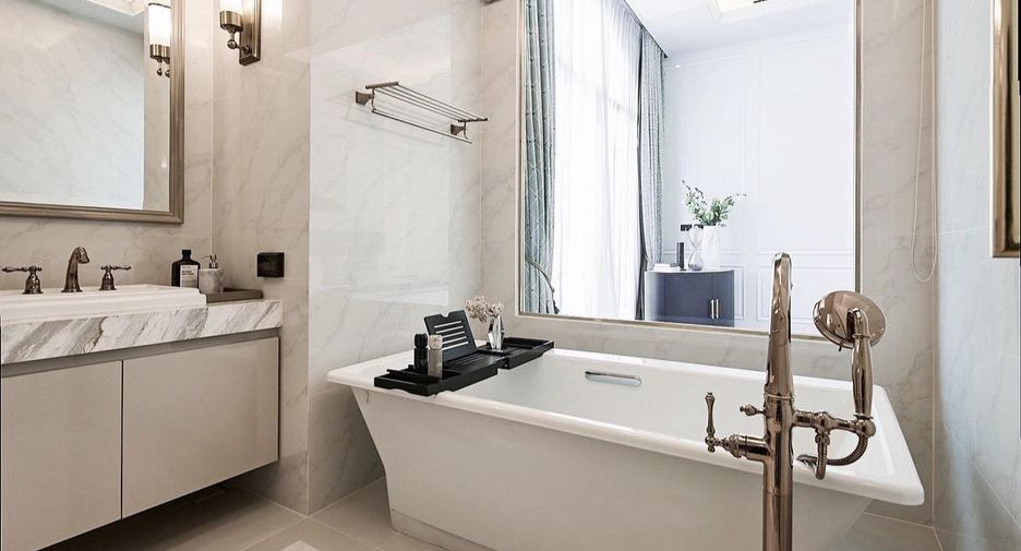 For sale 4 bedrooms house in Watthana, Bangkok