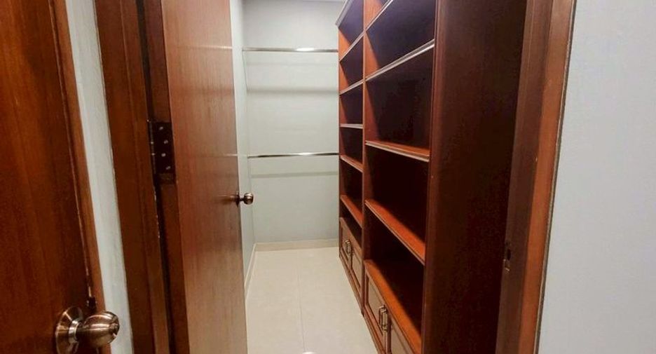 For sale 2 bedrooms condo in Watthana, Bangkok