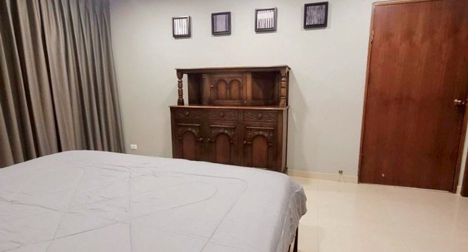 For sale 2 bedrooms condo in Watthana, Bangkok