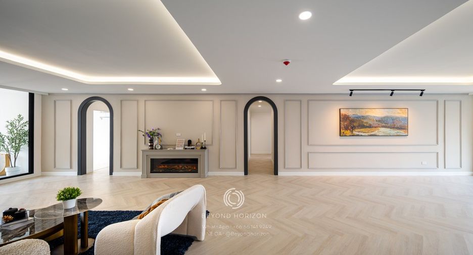For sale 3 bedrooms condo in Khlong Toei, Bangkok