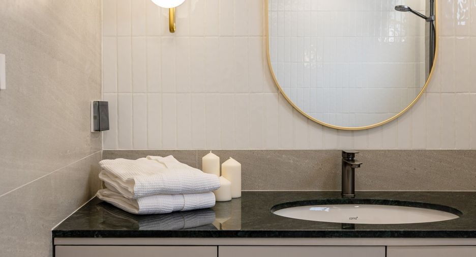 For sale 3 bedrooms condo in Khlong Toei, Bangkok
