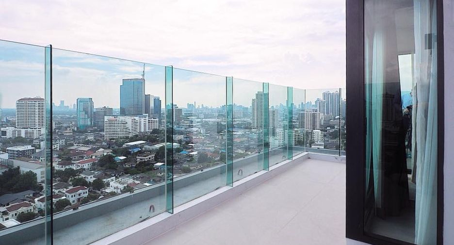 À louer et à vendre 2 chambres condo à Khlong Toei, Bangkok