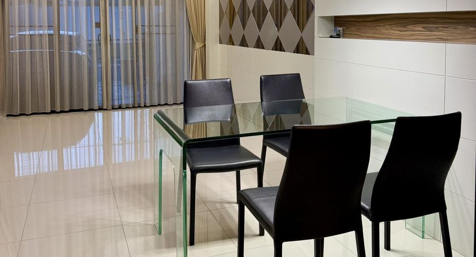 For rent and for sale 3 bedrooms townhouse in Khlong Toei, Bangkok