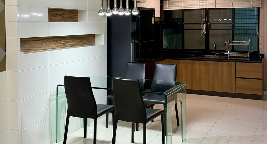 For rent and for sale 3 bedrooms townhouse in Khlong Toei, Bangkok