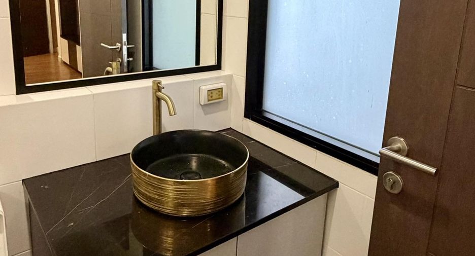 For rent and for sale 3 bedrooms townhouse in Khlong Toei, Bangkok