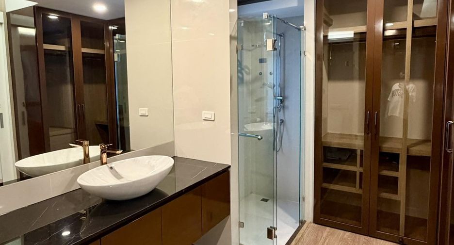 For rent and for sale 3 bedrooms townhouse in Khlong Toei, Bangkok