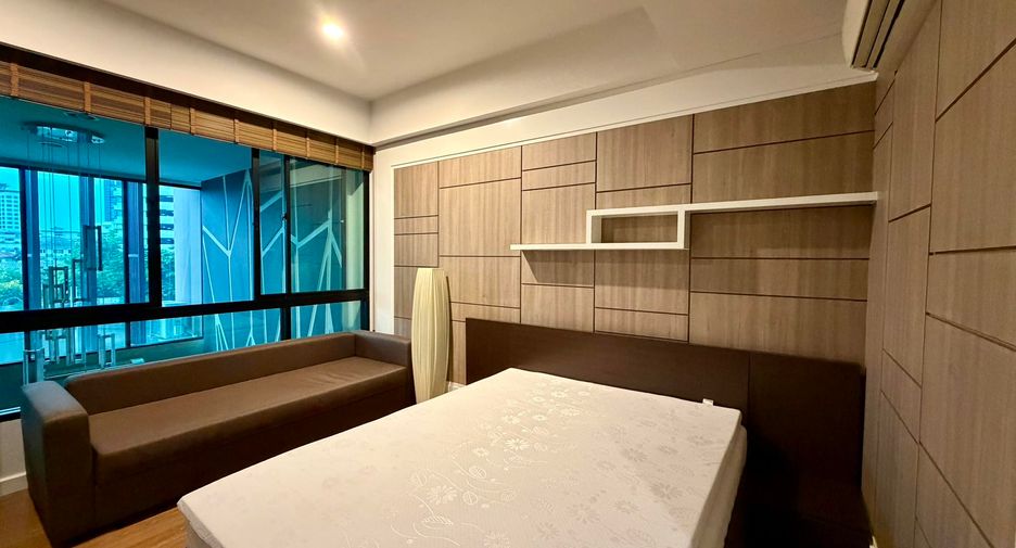 For rent and for sale 3 bedrooms townhouse in Khlong Toei, Bangkok