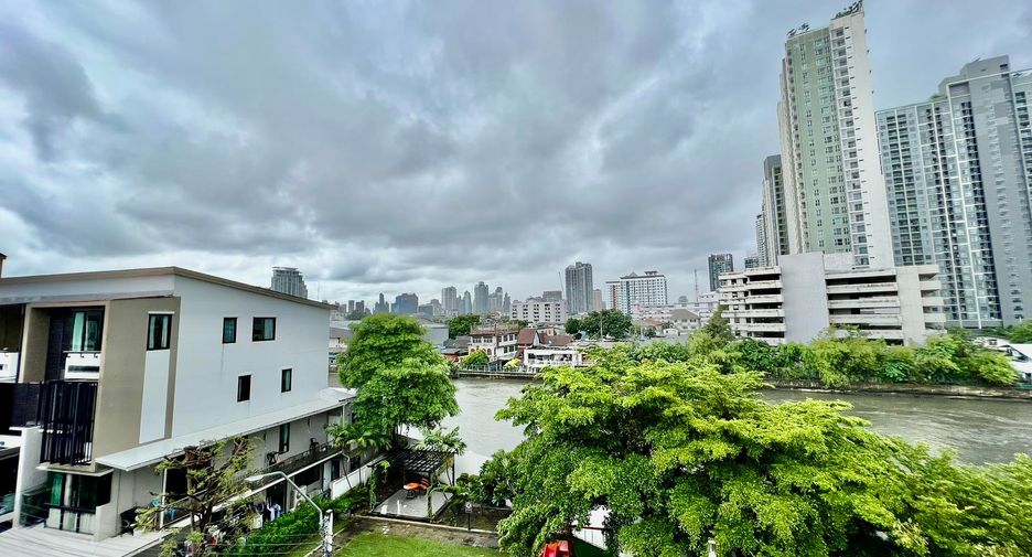For rent and for sale 3 bedrooms townhouse in Khlong Toei, Bangkok