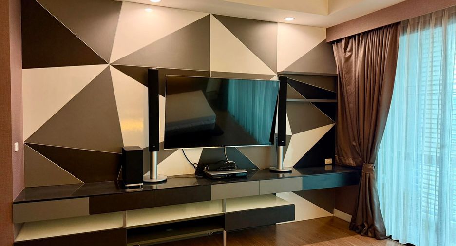 For rent and for sale 3 bedrooms townhouse in Khlong Toei, Bangkok