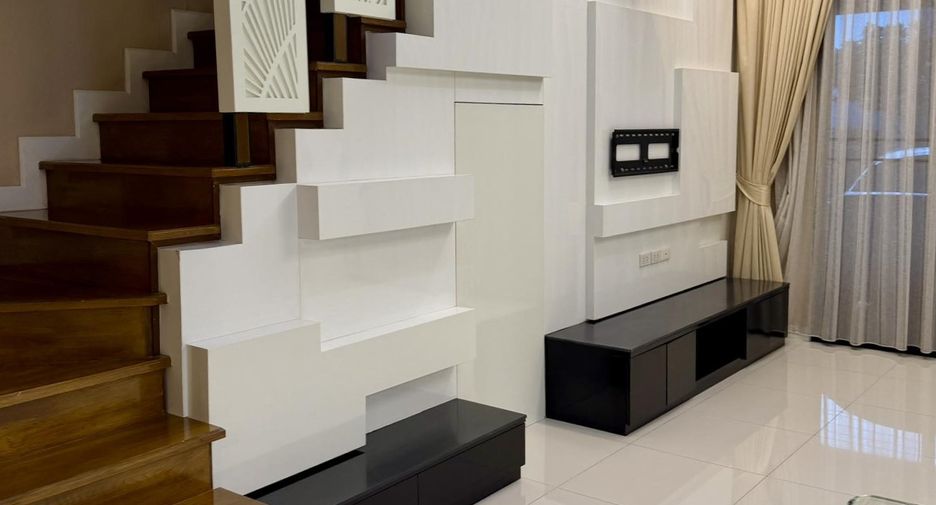For rent and for sale 3 bedrooms townhouse in Khlong Toei, Bangkok