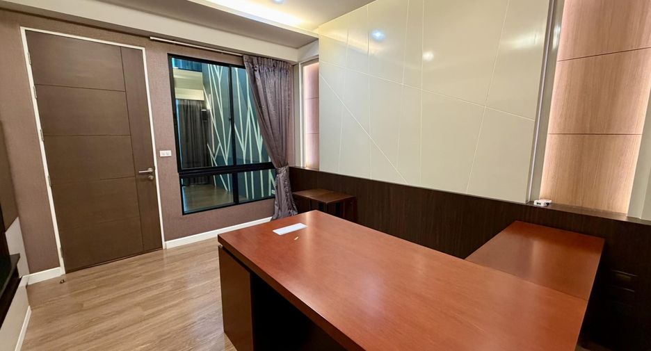 For rent and for sale 3 bedrooms townhouse in Khlong Toei, Bangkok