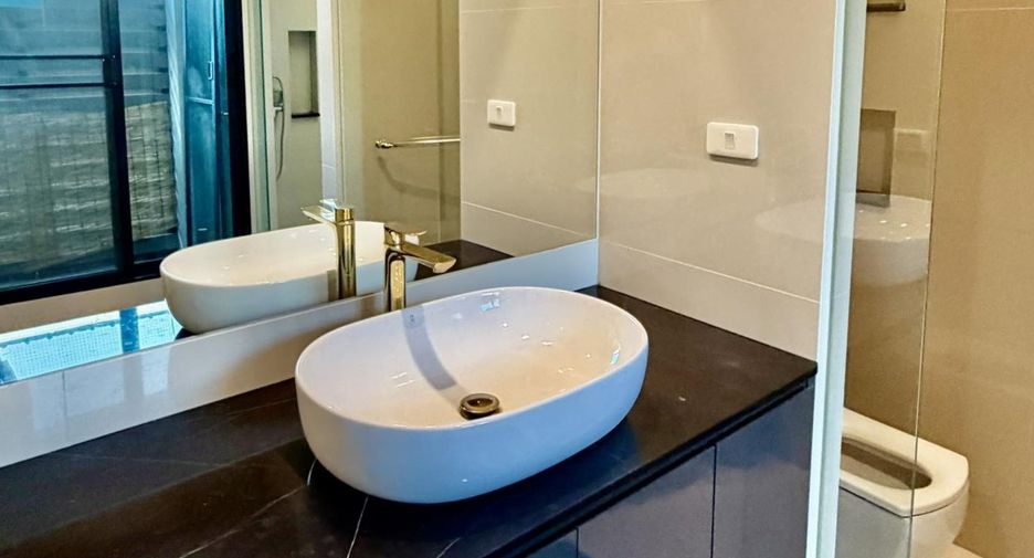 For rent and for sale 3 bedrooms townhouse in Khlong Toei, Bangkok