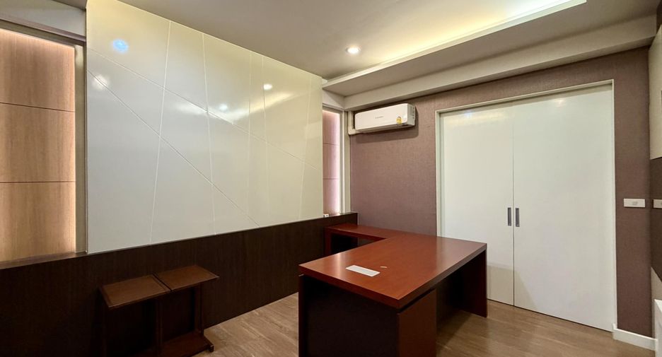 For rent and for sale 3 bedrooms townhouse in Khlong Toei, Bangkok