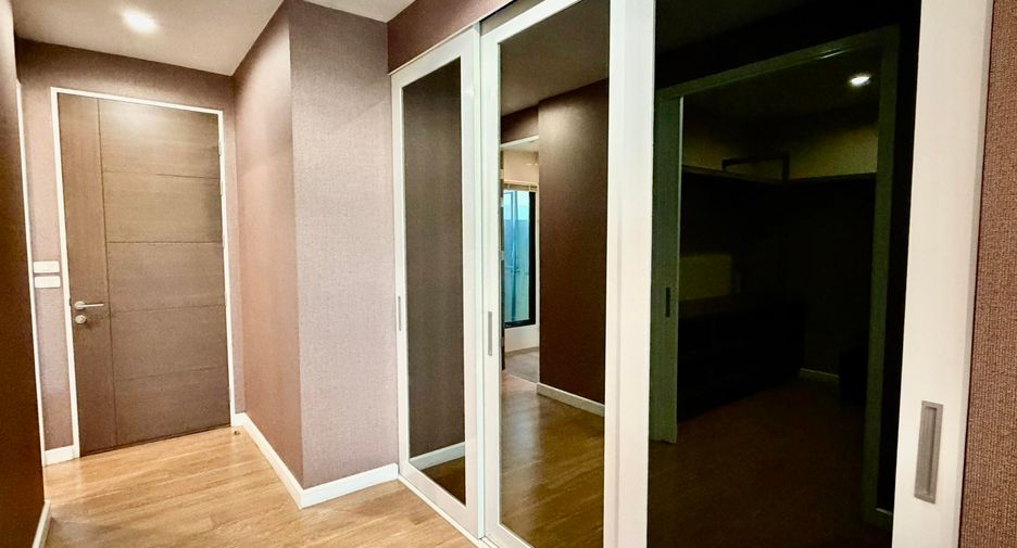 For rent and for sale 3 bedrooms townhouse in Khlong Toei, Bangkok