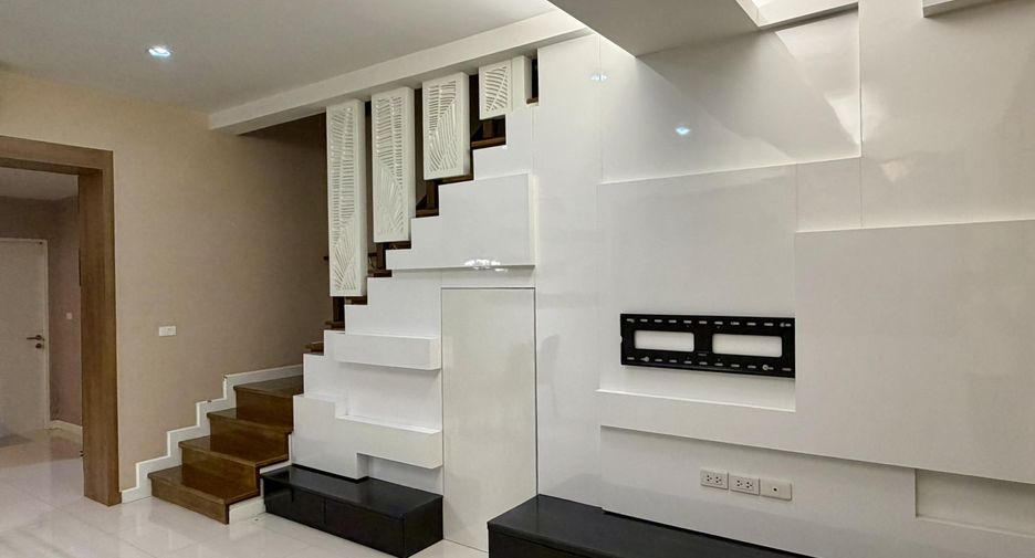 For rent and for sale 3 bedrooms townhouse in Khlong Toei, Bangkok