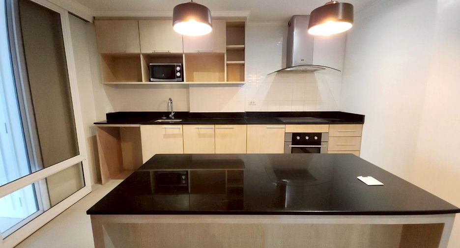For rent 3 bedrooms condo in Khlong Toei, Bangkok