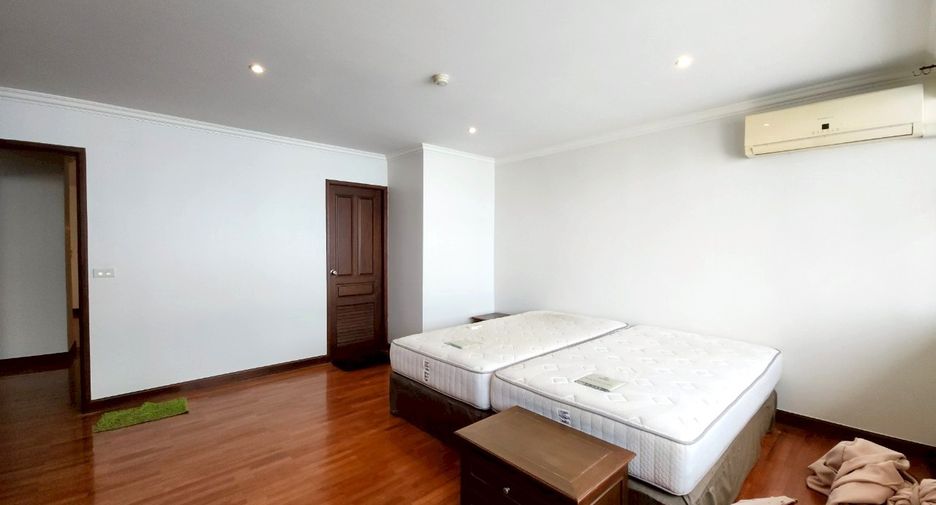 For rent 3 bedrooms condo in Khlong Toei, Bangkok