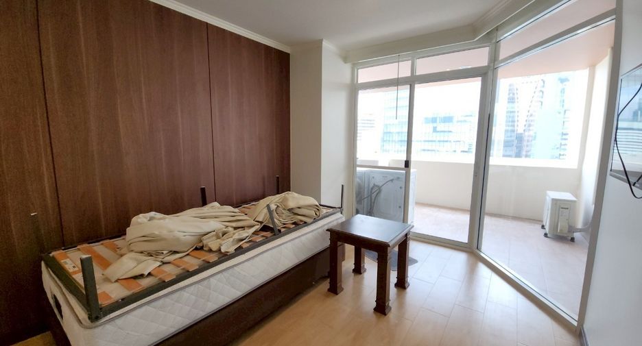 For rent 3 bedrooms condo in Khlong Toei, Bangkok