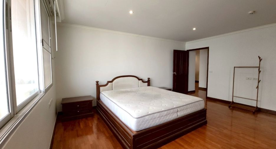 For rent 3 bedrooms condo in Khlong Toei, Bangkok