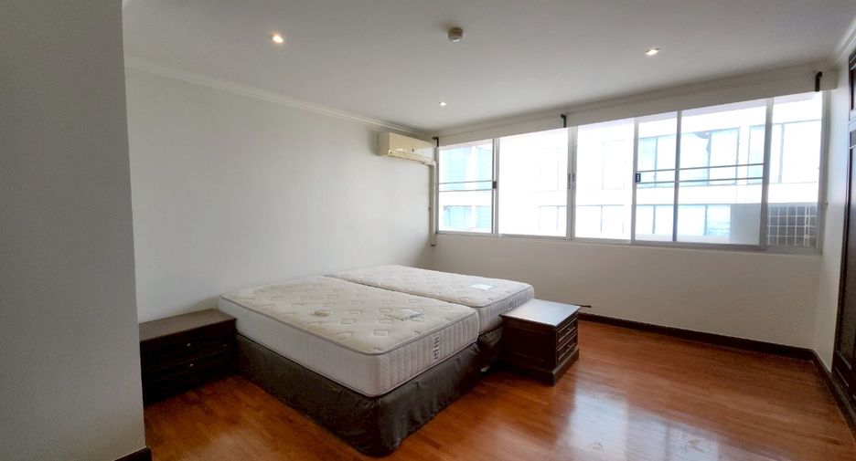 For rent 3 bedrooms condo in Khlong Toei, Bangkok