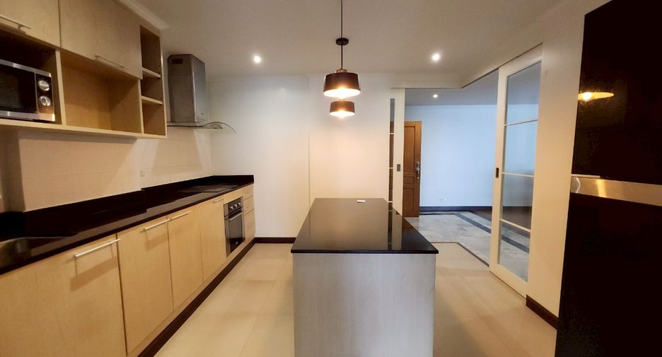 For rent 3 bedrooms condo in Khlong Toei, Bangkok