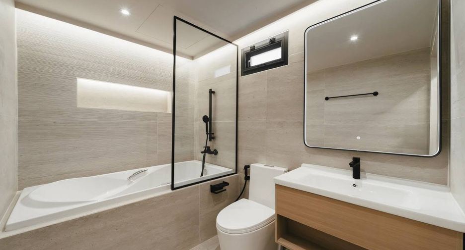 For rent 5 bedrooms house in Khlong Toei, Bangkok