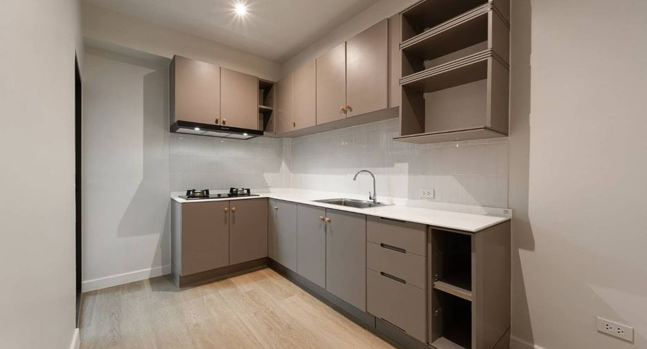 For rent 5 bedrooms house in Khlong Toei, Bangkok