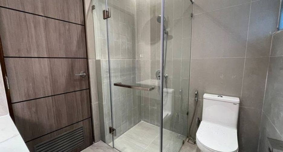 For rent 3 bedrooms townhouse in Bang Na, Bangkok