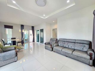 Haus zur Miete mit 4 Zimmer in Watthana, Bangkok