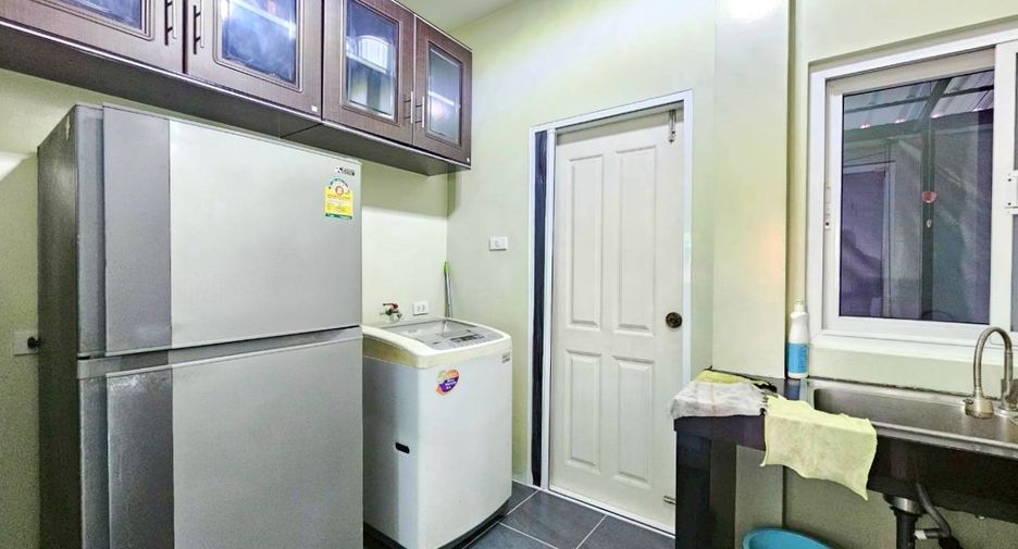 Haus zur Miete mit 4 Zimmer in Watthana, Bangkok