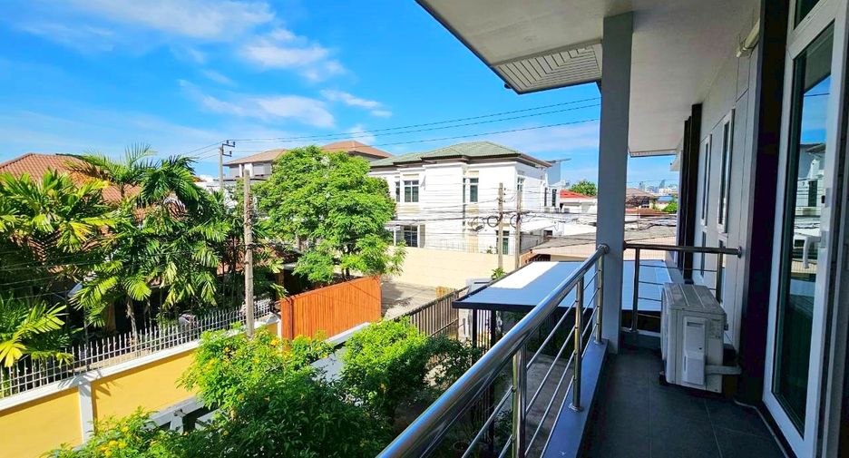 Haus zur Miete mit 4 Zimmer in Watthana, Bangkok