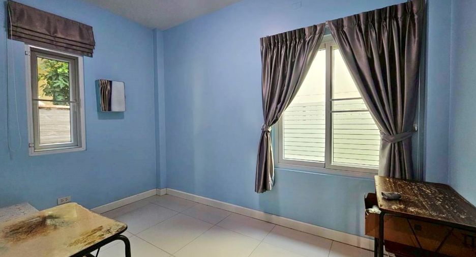 Haus zur Miete mit 4 Zimmer in Watthana, Bangkok