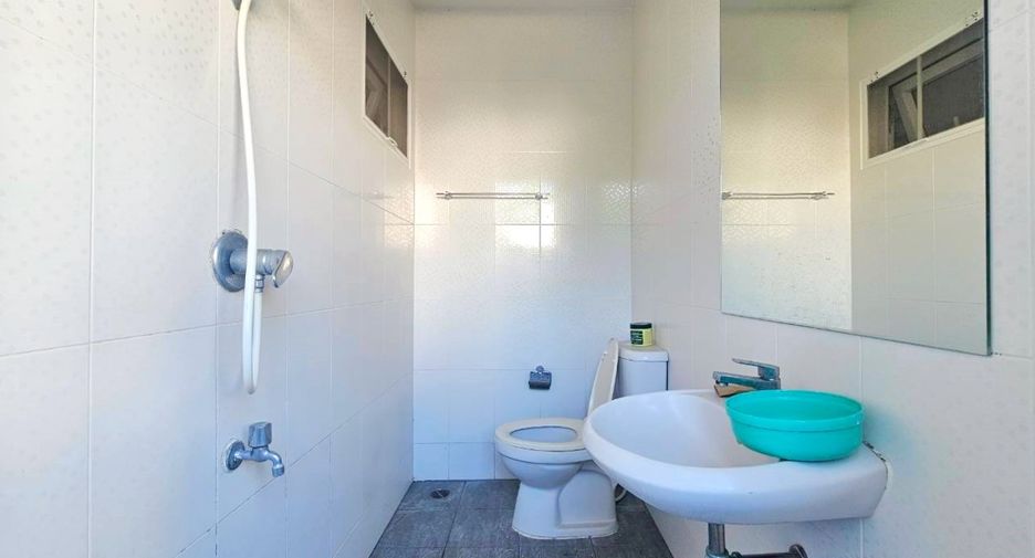 Haus zur Miete mit 4 Zimmer in Watthana, Bangkok