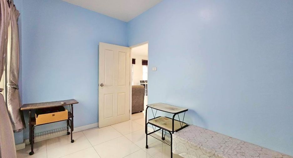 Haus zur Miete mit 4 Zimmer in Watthana, Bangkok