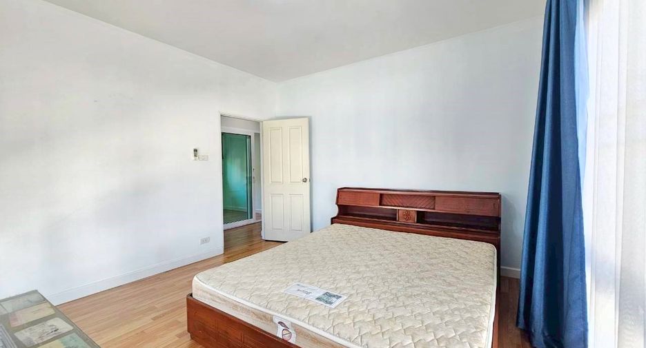 Haus zur Miete mit 4 Zimmer in Watthana, Bangkok