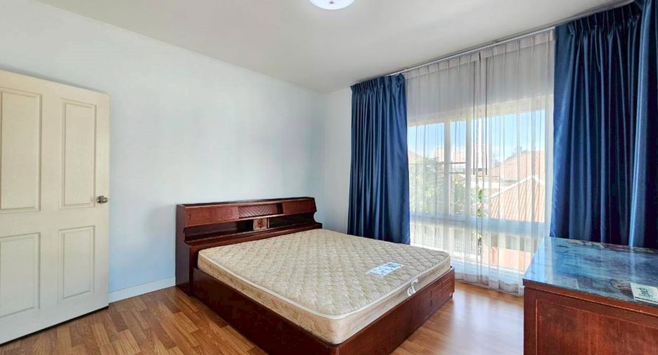 Haus zur Miete mit 4 Zimmer in Watthana, Bangkok