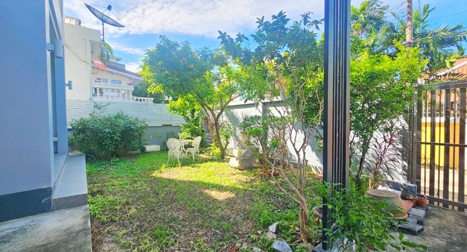 Haus zur Miete mit 4 Zimmer in Watthana, Bangkok