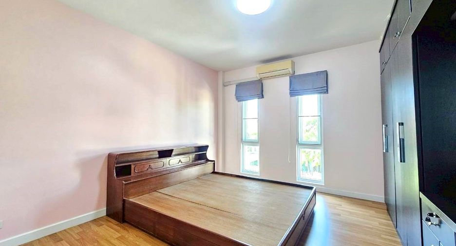 Haus zur Miete mit 4 Zimmer in Watthana, Bangkok