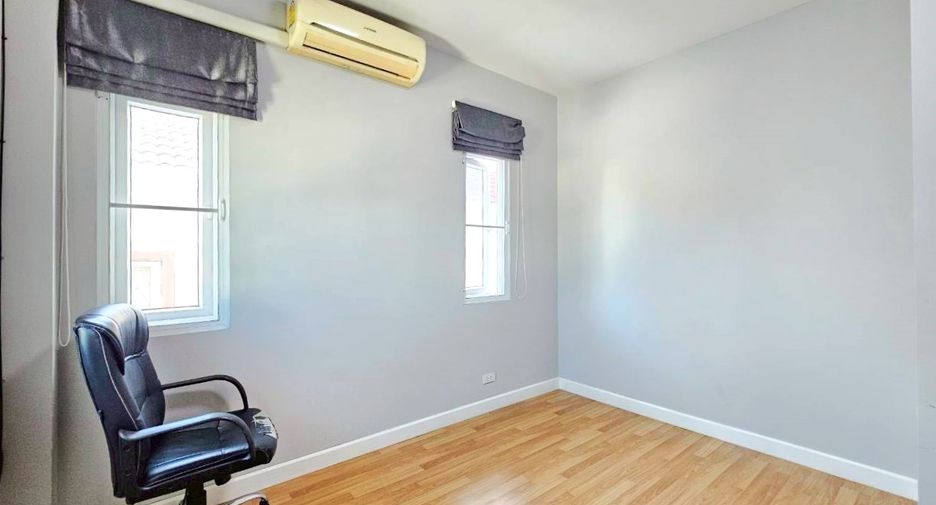 Haus zur Miete mit 4 Zimmer in Watthana, Bangkok