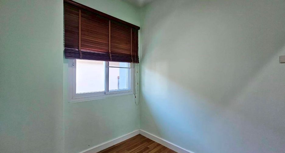 Haus zur Miete mit 4 Zimmer in Watthana, Bangkok