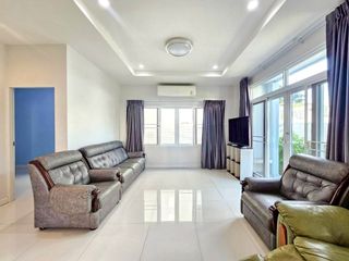 Haus zur Miete mit 4 Zimmer in Watthana, Bangkok