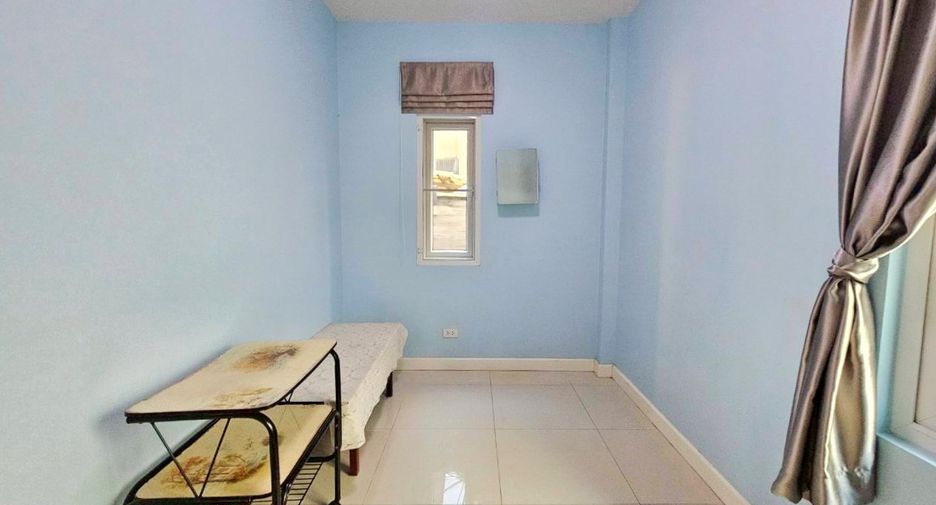 Haus zur Miete mit 4 Zimmer in Watthana, Bangkok