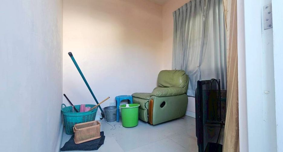 Haus zur Miete mit 4 Zimmer in Watthana, Bangkok