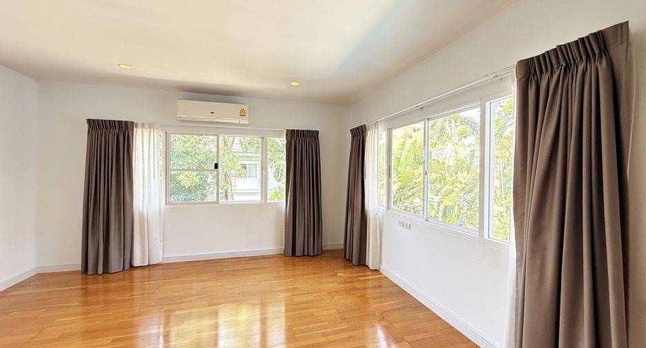 For rent 4 bedrooms house in Khlong Toei, Bangkok