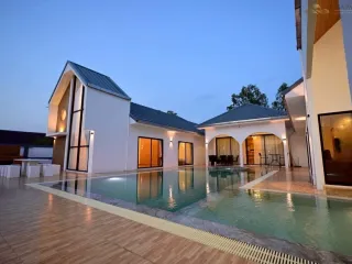 Villa zum Kauf mit 4 Zimmer in Bang Lamung, Chonburi