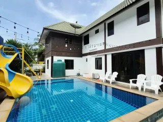 Villa zum Kauf mit 4 Zimmer in Bang Lamung, Chonburi