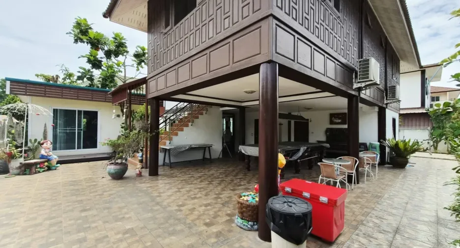 For sale 4 bedrooms villa in Huay Yai, Pattaya